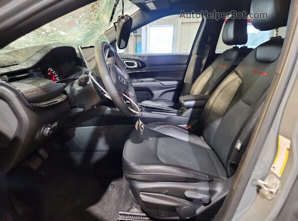 3C4NJDDN4RT610323 2024 JEEP COMPASS Gray Vista interior delantera