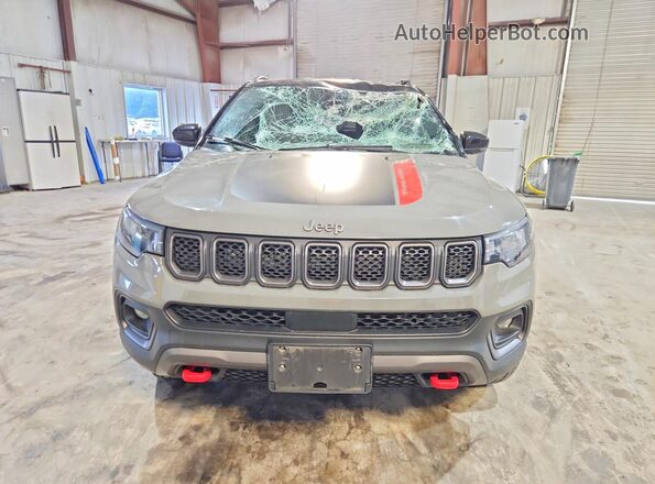3C4NJDDN4RT610323 2024 JEEP COMPASS Gray Vista frontal