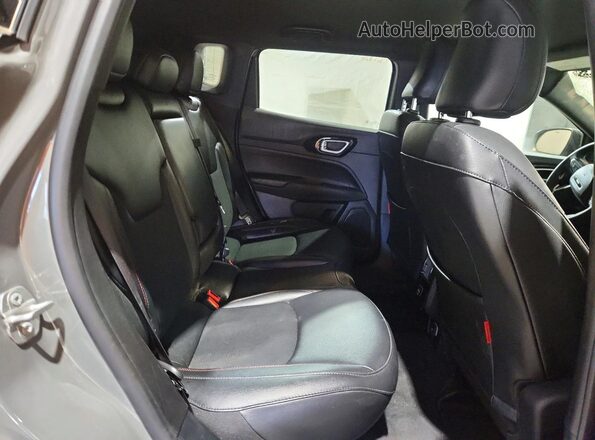3C4NJDDN4RT610323 2024 JEEP COMPASS Gray Vista interior trasera