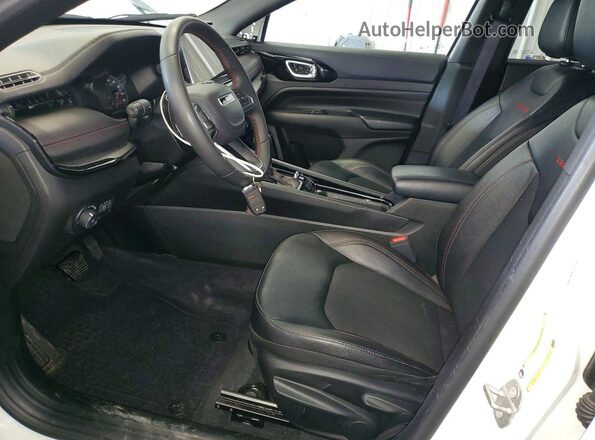 3C4NJDDN4ST532681 2025 JEEP COMPASS White Вид салону спереду