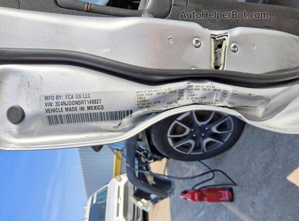 3C4NJDDN5RT149827 2024 JEEP COMPASS Silver Front view