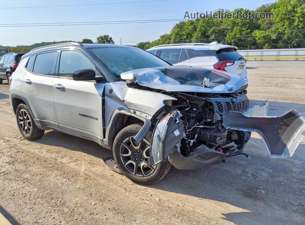 3C4NJDDN5RT149827 2024 JEEP COMPASS Silver Front right