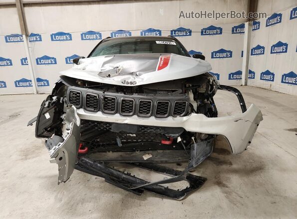 3C4NJDDN5RT149827 2024 JEEP COMPASS Silver Front interior view