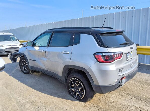 3C4NJDDN5RT149827 2024 JEEP COMPASS Silver Rear left