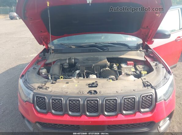 3C4NJDDN5RT590115 2024 JEEP COMPASS Red Widok z tyłu