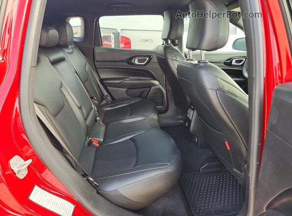 3C4NJDDN5ST581792 2025 JEEP COMPASS Red Vista interior trasera