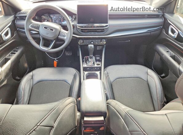 3C4NJDDN5ST581792 2025 JEEP COMPASS Red Vista del salpicadero