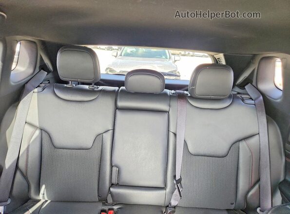 3C4NJDDN5ST581792 2025 JEEP COMPASS Red Vista de los asientos traseros