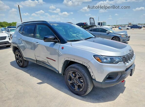 3C4NJDDN6PT564667 2023 JEEP COMPASS Silver Передня права чверть