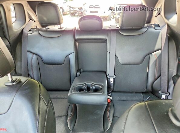 3C4NJDDN9ST525385 2025 JEEP COMPASS White Widok tylnych siedzeń