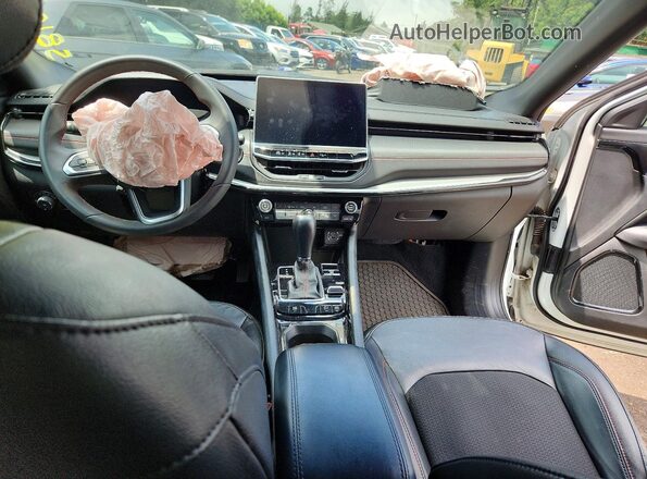 3C4NJDDN9ST525385 2025 JEEP COMPASS White Widok deski rozdzielczej