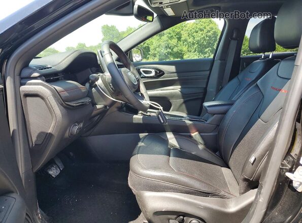 3C4NJDDNXRT171323 2024 JEEP COMPASS Черный Вид салона спереди