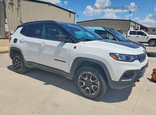 3C4NJDDNXST533205 2025 JEEP COMPASS Белый Передняя правая четверть