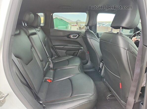 3C4NJDDNXTT178148 2026 JEEP COMPASS White Rear interior view