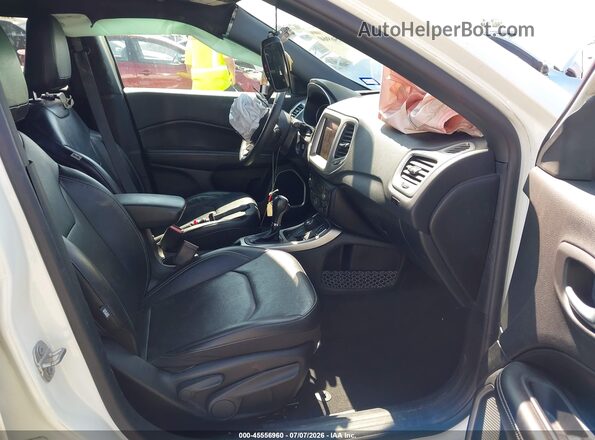 3C4NJDEB8MT593281 2021 JEEP COMPASS White Widok wnętrza z przodu