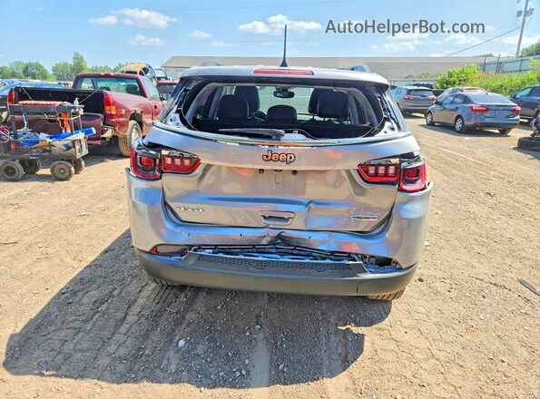 3C4NJDFB0NT219263 2022 JEEP COMPASS Silver Rear view