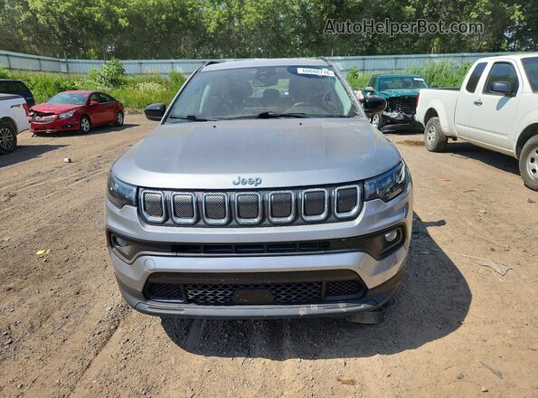 3C4NJDFB0NT219263 2022 JEEP COMPASS Silver Front view
