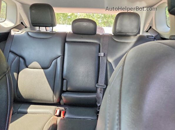 3C4NJDFB0NT219263 2022 JEEP COMPASS Silver Rear seats view