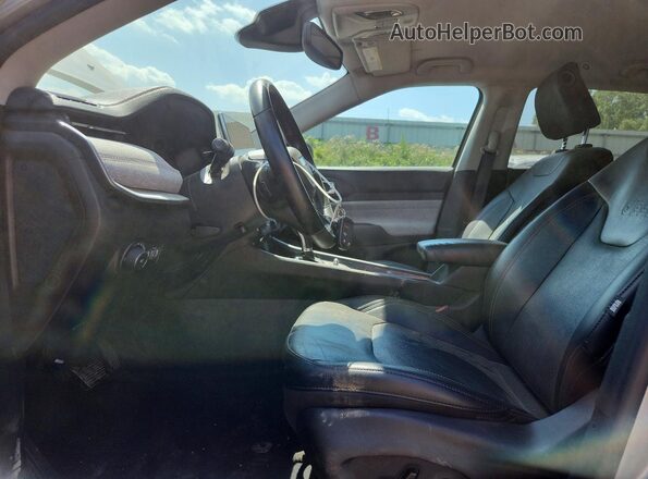 3C4NJDFB0NT219263 2022 JEEP COMPASS Silver Front interior view
