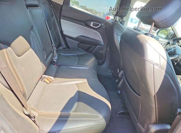 3C4NJDFB0NT219263 2022 JEEP COMPASS Silver Rear interior view
