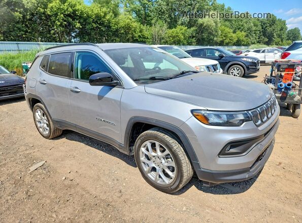 3C4NJDFB0NT219263 2022 JEEP COMPASS Silver Front right
