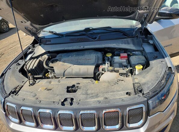 3C4NJDFB0NT219263 2022 JEEP COMPASS Silver Engine compartment view