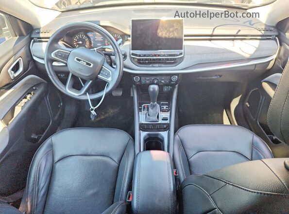 3C4NJDFB2NT112263 2022 JEEP COMPASS Silver Widok deski rozdzielczej