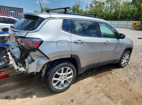 3C4NJDFB2NT112263 2022 JEEP COMPASS Silver Tył prawy
