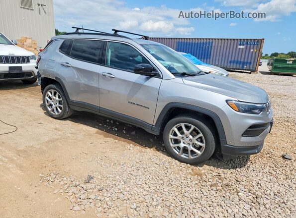 3C4NJDFB2NT112263 2022 JEEP COMPASS Silver Przód prawy