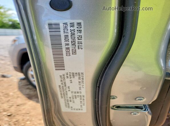 3C4NJDFB2NT112263 2022 JEEP COMPASS Silver Widok wnętrza 360 stopni