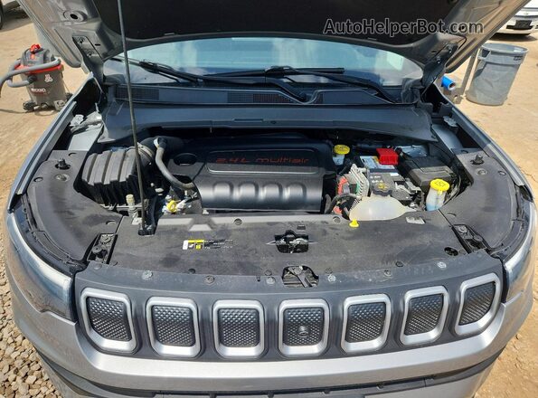 3C4NJDFB2NT112263 2022 JEEP COMPASS Silver Widok komory silnika