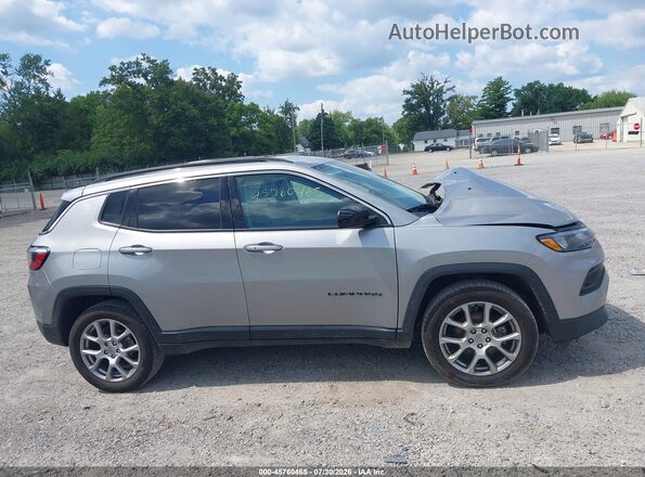 3C4NJDFB5NT135908 2022 JEEP COMPASS Gray Rear interior view