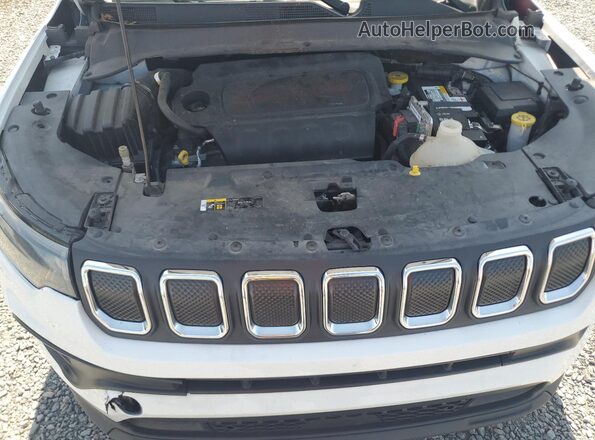 3C4NJDFB7NT222905 2022 JEEP COMPASS White Widok wnętrza z tyłu