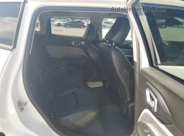 3C4NJDFB7NT222905 2022 JEEP COMPASS White Widok tylnych siedzeń