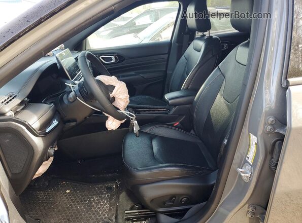 3C4NJDFN0PT508804 2023 JEEP COMPASS Gray Vista interior delantera