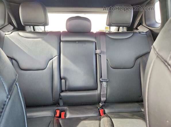 3C4NJDFN3PT520851 2023 JEEP COMPASS Red Rear seats view