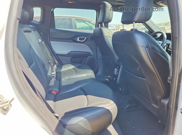 3C4NJDFN4RT128481 2024 JEEP COMPASS Белый Вид задних сидений