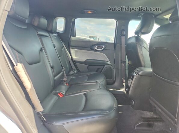 3C4NJDFN7PT533909 2023 JEEP COMPASS Silver უკანა სალონის ხედი