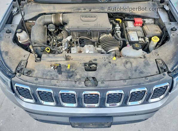 3C4NJDFN7PT533909 2023 JEEP COMPASS Silver ძრავის განყოფილების ხედი