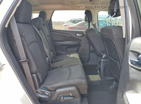 3C4PDCAB0LT237065 2020 DODGE JOURNEY White Widok wnętrza z tyłu