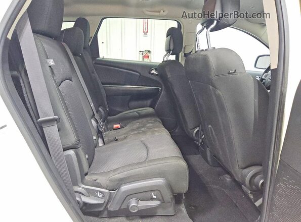 3C4PDCBB4KT758755 2019 DODGE JOURNEY White Vista interior trasera