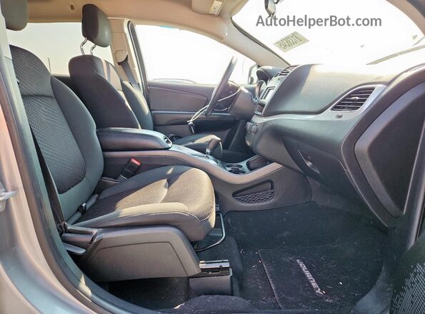 3C4PDCBG3HT509206 2017 DODGE JOURNEY Серебряный Вид салона спереди