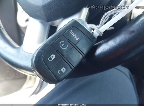 3C4PDCEG2JT338966 2018 DODGE JOURNEY White Widok deski rozdzielczej