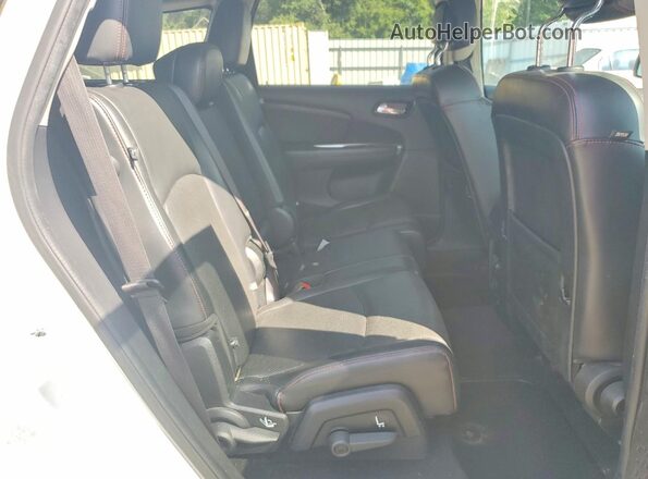 3C4PDCEG7JT344522 2018 DODGE JOURNEY White Вид задньої частини салону