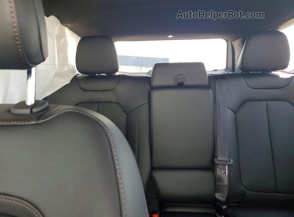 3C4PJMB26TT218758 2026 JEEP CHEROKEE White უკანა სავარძლების ხედი