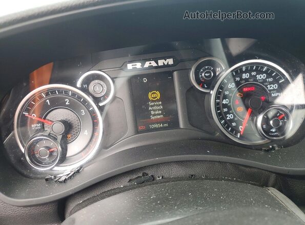 3C63R3CL4LG113824 2020 RAM 3500 Black ხელსაწყოთა პანელის ხედი