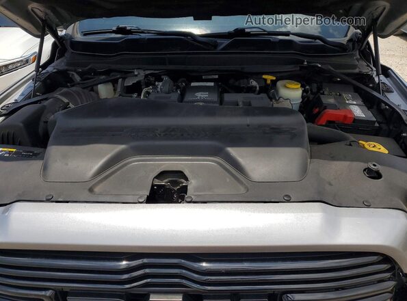 3C63R3DL9MG577255 2021 RAM 3500 Gray Vista interior trasera