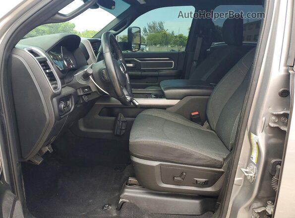 3C63R3DL9MG577255 2021 RAM 3500 Gray Vista interior delantera