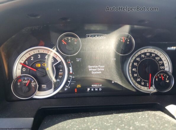 3C63R3EL8GG386557 2016 RAM 3500 Maroon Widok zestawu wskaźników