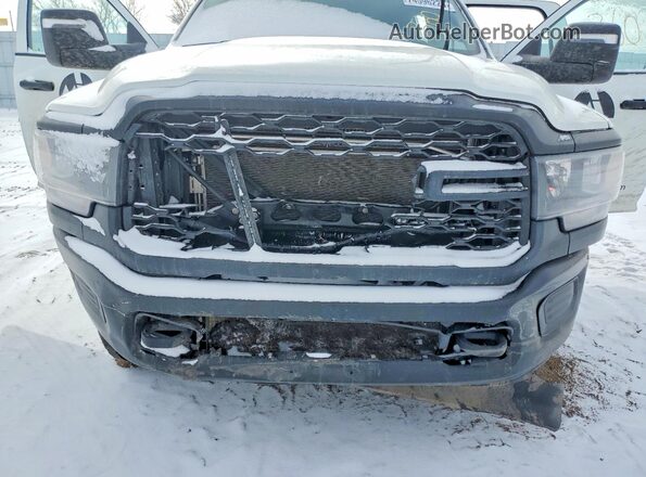 3C63R3GJ3RG404896 2024 RAM 3500 White Вид задньої частини салону